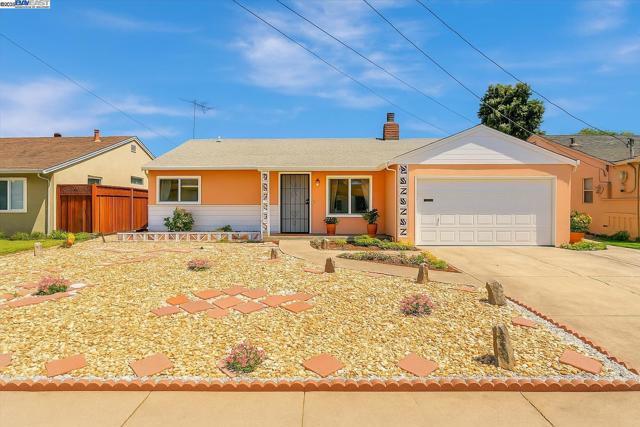 23192 Santa Clara Street, Hayward CA: https://media.crmls.org/mediaz/6995be65-50bc-40a8-a107-81666693c503.jpg