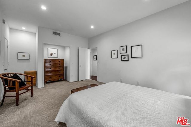 2332 Fox Hills Drive, Los Angeles CA: https://media.crmls.org/mediaz/69961658-b1dc-4a4c-86ce-f24db4befca3.jpg