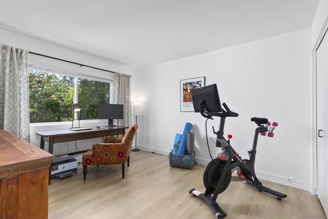 2071 Caminito Circulo Norte, La Jolla CA: https://media.crmls.org/mediaz/699633d7-8b4a-41a2-82b5-80acc4695aca.jpg