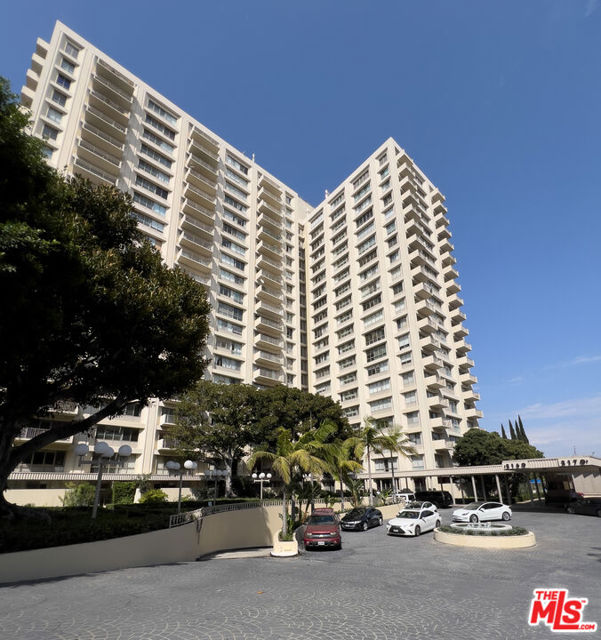 2160 Century Park East, Los Angeles CA: https://media.crmls.org/mediaz/6996dc6c-c872-464d-a622-e7997d718168.jpg