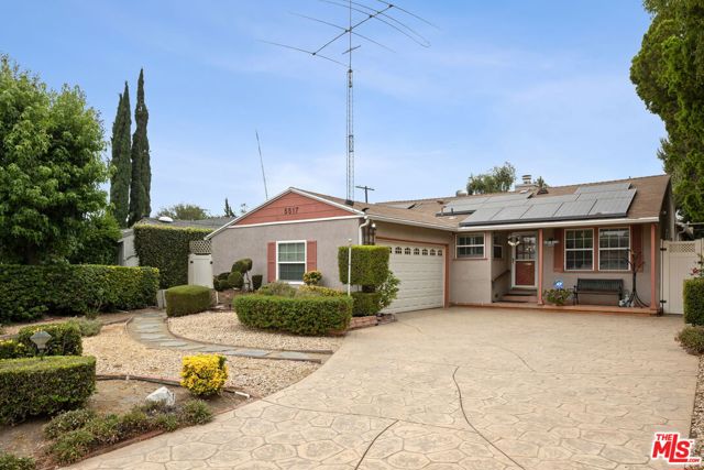 5517 Noble Avenue photo 3