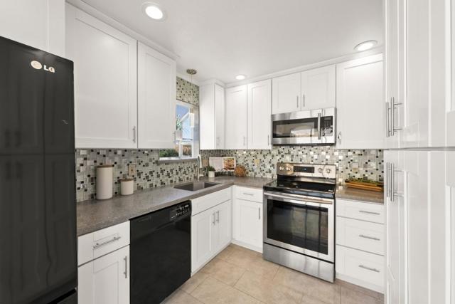 423 Riviera Drive, Union City CA: https://media.crmls.org/mediaz/69976a76-7e39-4eee-b525-7e0781ad0fb7.jpg