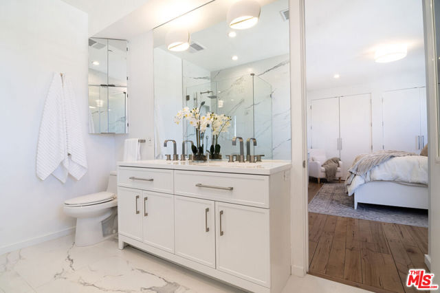 1623 S Bedford Street, Los Angeles CA: https://media.crmls.org/mediaz/69976ee9-f224-4097-b5c1-34078e347048.jpg