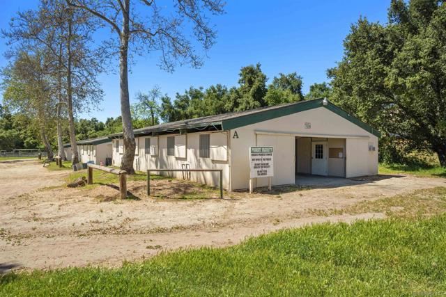 24849 Pappas Rd, Ramona CA: https://media.crmls.org/mediaz/6997b256-41b6-4afd-87e9-aaa1da618d18.jpg