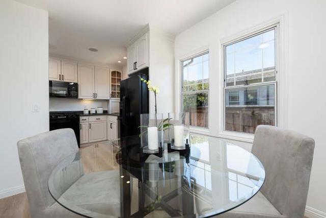 833 Linden Avenue, Burlingame CA: https://media.crmls.org/mediaz/6997c24e-df43-4a6a-abbe-5c205f1eb730.jpg