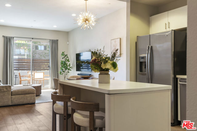 13337 Beach Avenue, Marina del Rey CA: https://media.crmls.org/mediaz/69981e1f-4217-4bbf-8ec3-f7b974e15c9a.jpg