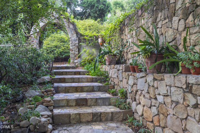 12615 Koenigstein Road, Santa Paula CA: https://media.crmls.org/mediaz/699871e1-e8e0-4f98-a221-29634b7d07ed.jpg