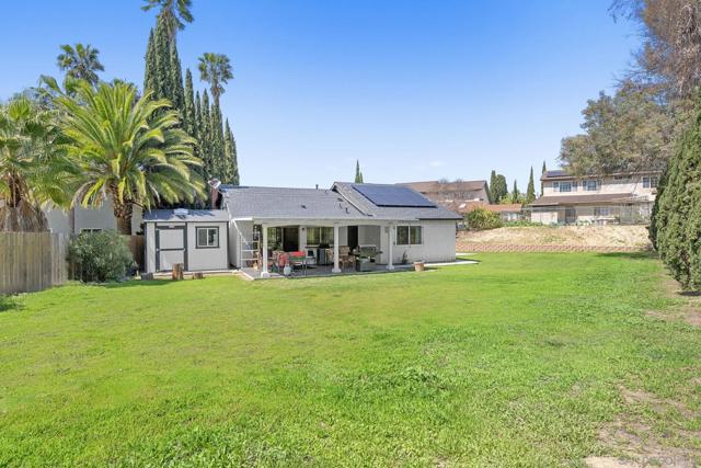 6065 Nancita Ct, San Diego CA: https://media.crmls.org/mediaz/6998d13a-06a2-4cc5-a86b-45ba4ce7c698.jpg
