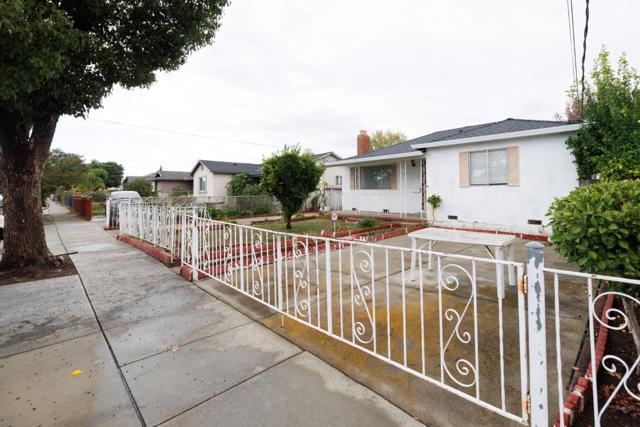 140 Marian Lane, San Jose CA: https://media.crmls.org/mediaz/69996246-40cb-4e9f-99cd-d2b17a2c6a1c.jpg