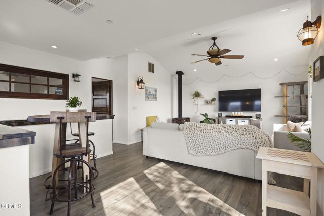 2149 Monmouth Drive, Ventura CA: https://media.crmls.org/mediaz/699afcd0-4f5f-45c9-b9bf-e374e616d016.jpg