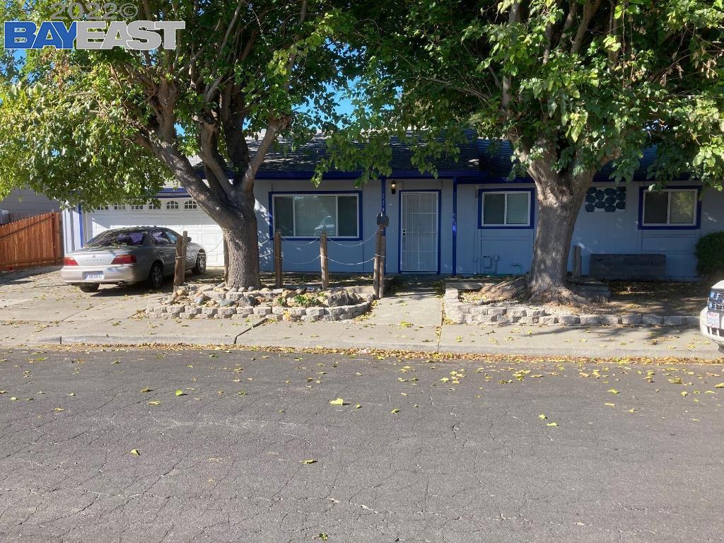 220 Long St