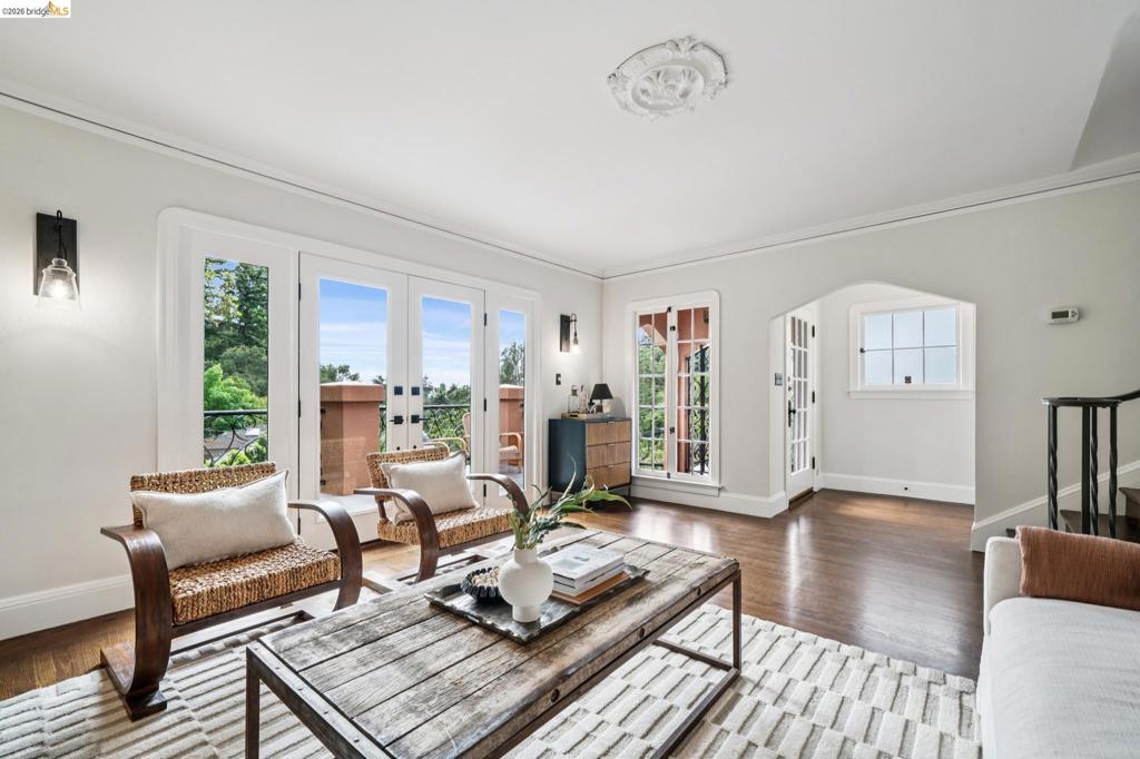 5617 Moraga