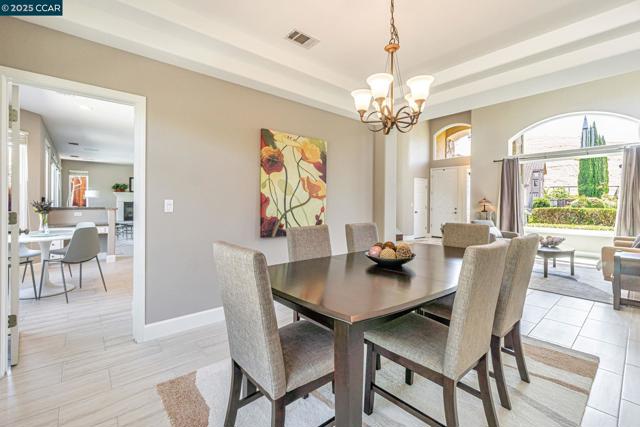 1039 Rolling Woods Way, Concord CA: https://media.crmls.org/mediaz/699c3d28-d13b-4df9-a5aa-dbb727f2b246.jpg