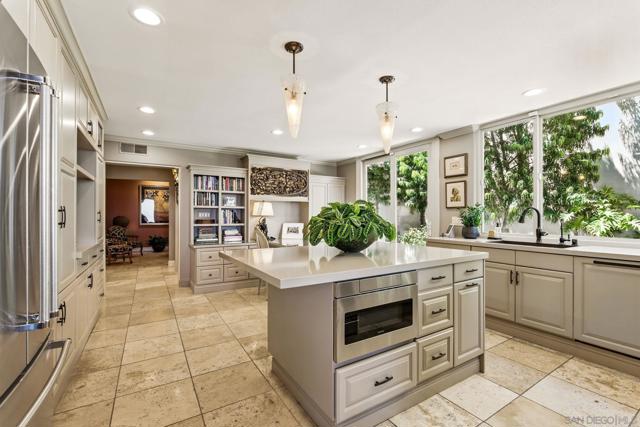 2885 Caminito Merion, La Jolla CA: https://media.crmls.org/mediaz/699c8eb7-e886-4fec-9e13-d9aa65196b71.jpg