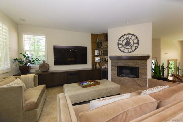 2537 Carriagedale Row, La Jolla CA: https://media.crmls.org/mediaz/699cb09c-e31b-457e-8f12-115d84e852a0.jpg