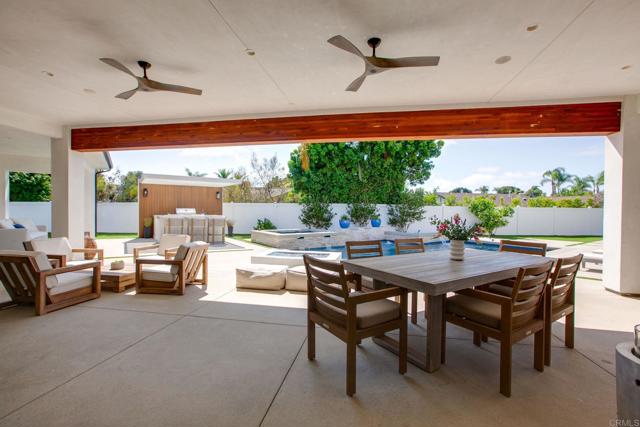 2630 Vistosa Place, Carlsbad CA: https://media.crmls.org/mediaz/699cdd66-ed64-44c2-818c-46f4a200685e.jpg