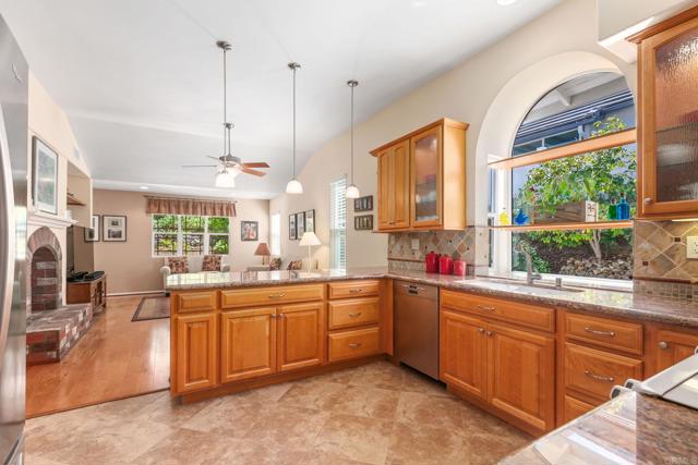 Detail Gallery Image 10 of 34 For 1911 La Subida Way, San Marcos,  CA 92078 - 2 Beds | 2 Baths