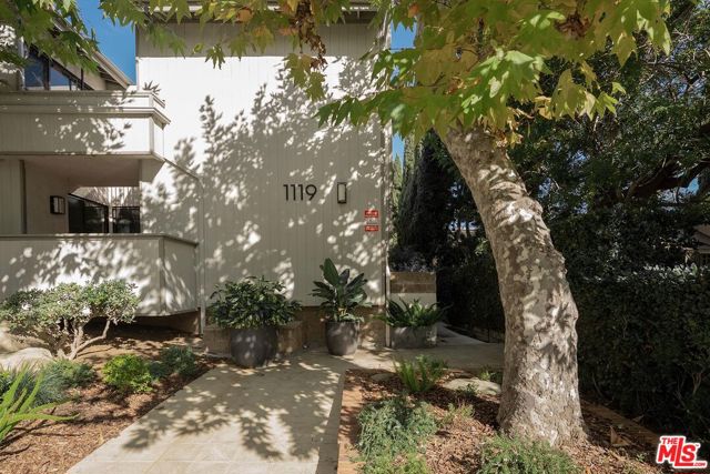1119 23rd Street, Santa Monica CA: https://media.crmls.org/mediaz/699e7aa5-f502-430b-b1cc-6e270f4492c5.jpg