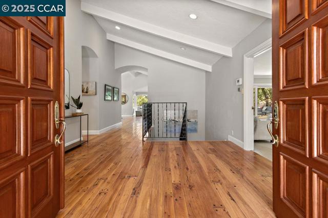 3949 Canyon Rd, Lafayette CA: https://media.crmls.org/mediaz/699e9708-8568-4ece-8506-b8e8ba16784e.jpg