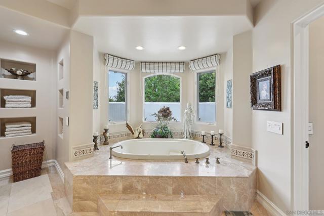 13371 Summit Cir, Poway CA: https://media.crmls.org/mediaz/699f5a92-0bc2-4f6d-a259-9d0375480ad8.jpg