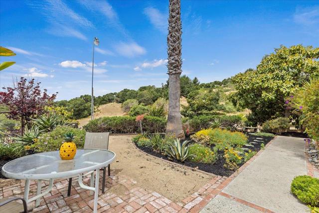 2710 Summerland Road,  CA: https://media.crmls.org/mediaz/699f7ff1-0c23-4fab-b526-af6712295e9c.jpg