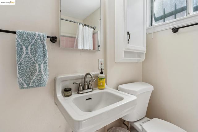 688 Alcatraz Ave, Oakland CA: https://media.crmls.org/mediaz/699fc0a7-79ca-4e34-8fa0-3b4bb9c49c74.jpg