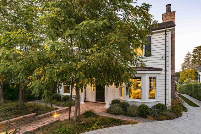 132 Elm Avenue, Burlingame CA: https://media.crmls.org/mediaz/69a05bd9-af13-442a-b09c-692c549f7f85.jpg