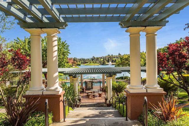 4001 W Lakeshore Drive, San Ramon CA: https://media.crmls.org/mediaz/69a06e0a-8bc7-4a06-9bb2-9a9c5ecdf26f.jpg