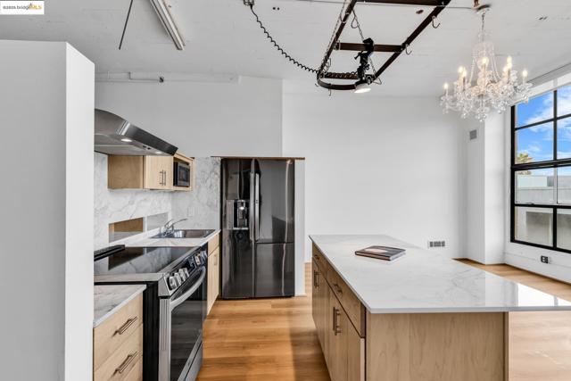 1500 Park Ave, Emeryville CA: https://media.crmls.org/mediaz/69a095c0-6cab-43e7-aadc-80a7afbed331.jpg