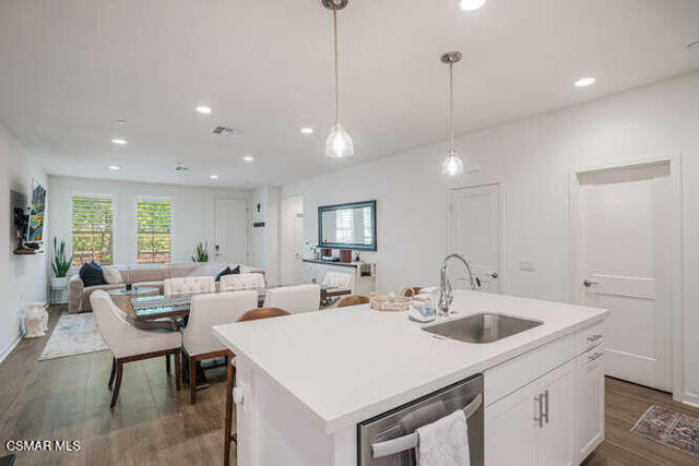 110 Red Brick Drive, Simi Valley CA: https://media.crmls.org/mediaz/69a0a20d-79fc-4a3d-a3c1-820978ef522f.jpg