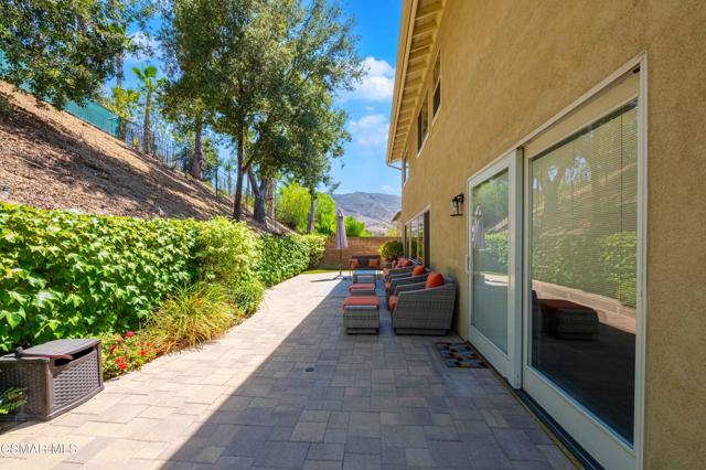 5426 Cedarhaven Drive, Agoura Hills CA: https://media.crmls.org/mediaz/69a0d4df-623f-45bd-892d-6e32f077e02b.jpg