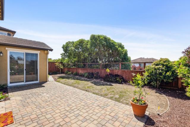 4276 Bay Crest Circle, Seaside CA: https://media.crmls.org/mediaz/69a11d44-4050-4dbf-bc40-d36c41de94d0.jpg