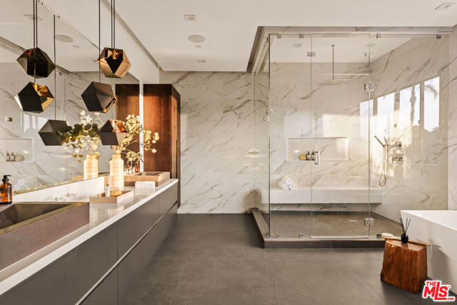 4445 Camellia Avenue, Studio City CA: https://media.crmls.org/mediaz/69a142c0-a255-487e-9b94-332f92cbc517.jpg