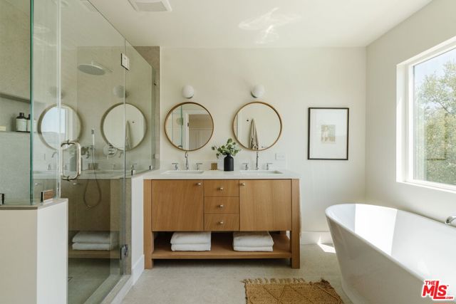 29204 Deep Shadow Drive, Agoura Hills CA: https://media.crmls.org/mediaz/69a1c0d7-a3df-4128-9a93-d7b63d2f37ec.jpg
