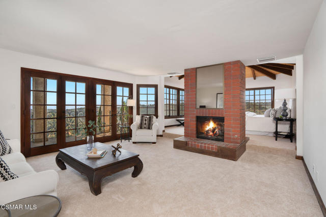 2457 Angelo Drive, Los Angeles CA: https://media.crmls.org/mediaz/69a2a8fb-9656-4d69-a308-8b42022db07a.jpg