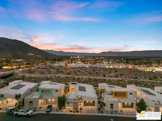190 Obsidian Loop, Palm Springs CA: https://media.crmls.org/mediaz/69a31539-e677-4920-846a-823ea7e5adbb.jpg