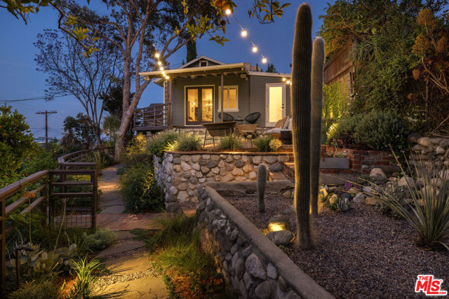 4825 Glenalbyn Drive, Los Angeles CA: https://media.crmls.org/mediaz/69a37292-31b0-432d-ad2b-b3d1f4d1d969.jpg