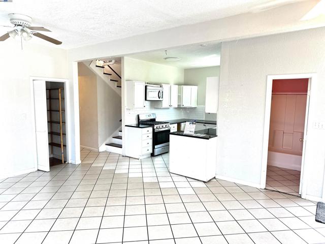 1610 85th Avenue, Oakland CA: https://media.crmls.org/mediaz/69a3f926-5d7b-42e0-8dcc-b658bbce43bf.jpg