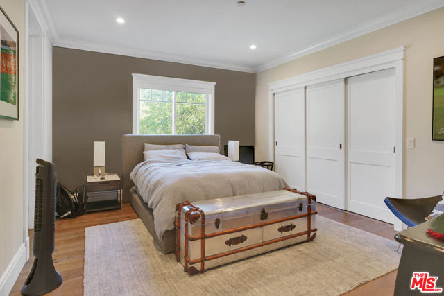 19633 Wells Drive, Tarzana CA: https://media.crmls.org/mediaz/69a41d70-ae97-40c9-9f99-d482ca32e2d1.jpg