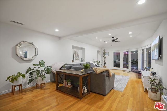 4546 Allott Avenue, Sherman Oaks CA: https://media.crmls.org/mediaz/69a4a86f-1ff5-4cbd-a6c9-25a05e63c05a.jpg