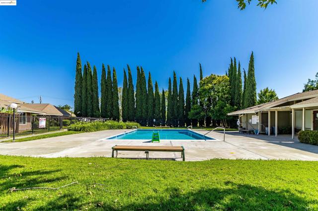 2059 Olivera Rd, Concord CA: https://media.crmls.org/mediaz/69a4e541-2271-4253-a46c-03c6bc8de40e.jpg