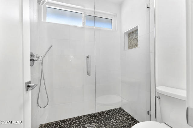 751 Lynnmere Drive, Thousand Oaks CA: https://media.crmls.org/mediaz/69a59988-d2e7-4c1d-a624-f8da178cd12f.jpg