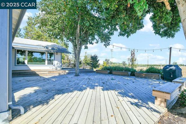 2280 Concord Ave, Brentwood CA: https://media.crmls.org/mediaz/69a5a9c9-d972-4d09-a159-ebdef165e549.jpg