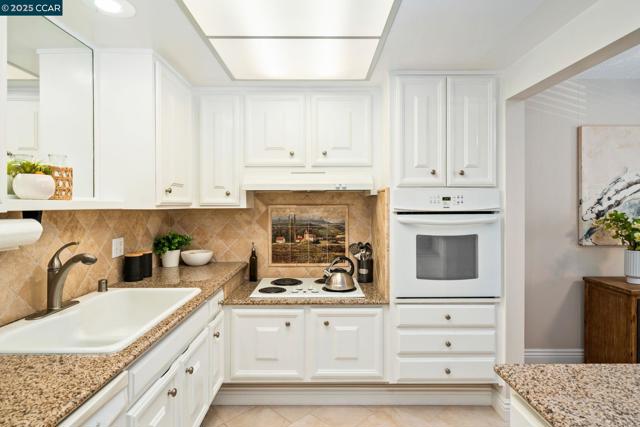 2817 Golden Rain Rd, Walnut Creek CA: https://media.crmls.org/mediaz/69a5fd1c-8335-4ae7-bd2d-3ca095cea721.jpg