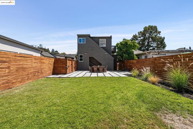 4015 Rhoda Ave, Oakland CA: https://media.crmls.org/mediaz/69a64038-50a8-4492-95ce-45a6042d008b.jpg