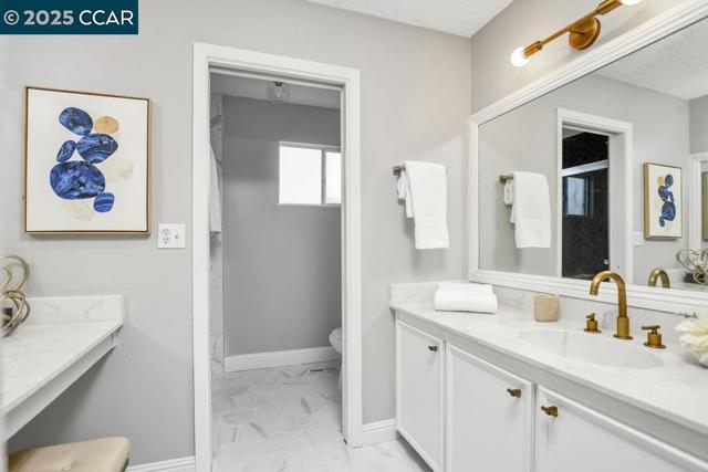 1821 Alicante Ct, Concord CA: https://media.crmls.org/mediaz/69a6647d-ed6b-4684-9808-7dad15108169.jpg