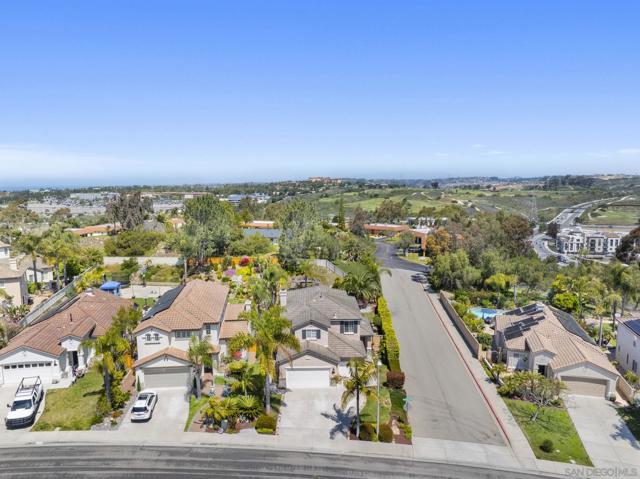 1266 Mariposa Rd, Carlsbad CA: https://media.crmls.org/mediaz/69a6917f-2997-41c4-a51d-6f55dd5e3590.jpg