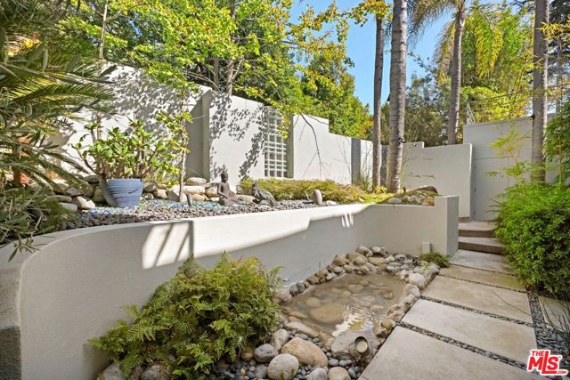 2477 Canyon Oak Drive, Los Angeles CA: https://media.crmls.org/mediaz/69a7abd6-7cbd-490b-85fa-9ffa09cb298f.jpg