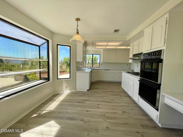 2568 Picadilly Circle, Thousand Oaks CA: https://media.crmls.org/mediaz/69a81535-b4eb-4c41-9319-23997dc82b3a.jpg