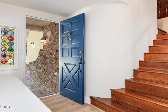 2058 Lyans Drive, La Canada Flintridge CA: https://media.crmls.org/mediaz/69a8270a-f047-40b9-85d0-9760bc97585c.jpg
